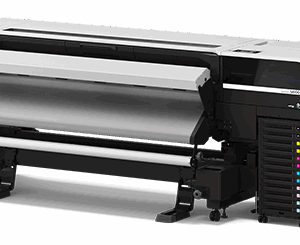Imprimante grand format Epson SureColor SC-S8100 64 pouces, avec écran tactile et système de rouleau pour impression de signalétique haute qualité.